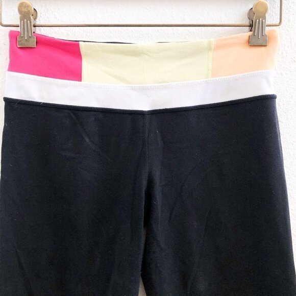 LULULEMON Lululemon Reversible Groove Crop Size 4 - Picture 4 of 9
